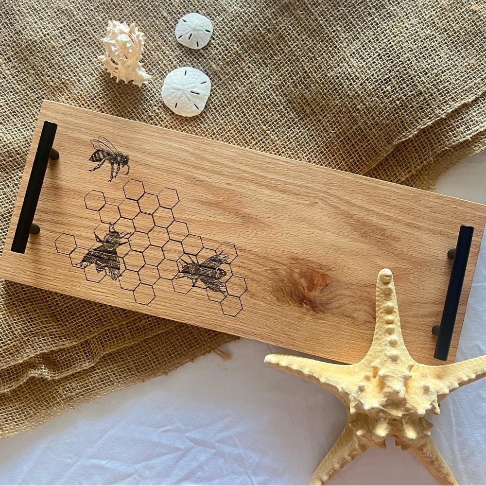 18” Oak Charcuterie Board - Honey Bee Design